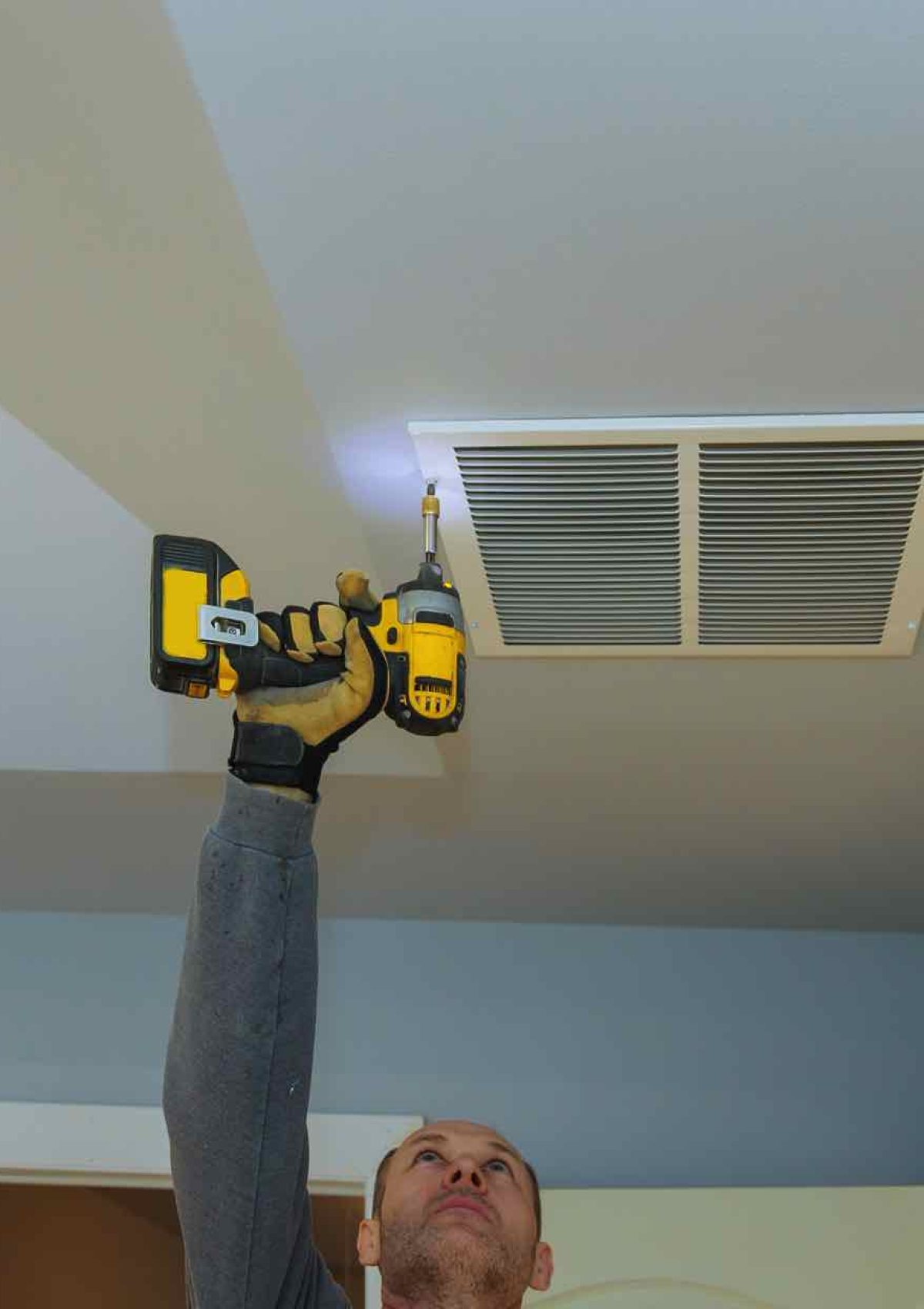 worker-builder-installing-air-conditioner-ventilat-H9X49HH.jpg